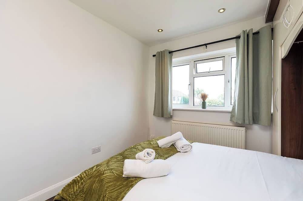 3Br Hazel House, Crawley in Crawley, Sussex de l'Ouest