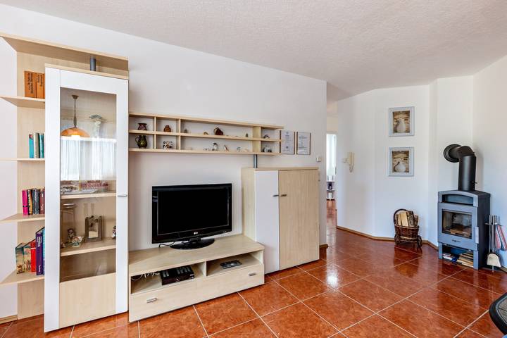 Appartement entier, Appartement 'Ayleen' avec vue sur la montagne, terrasse privée et Wi-Fi in Hechingen, Neckar-Alb