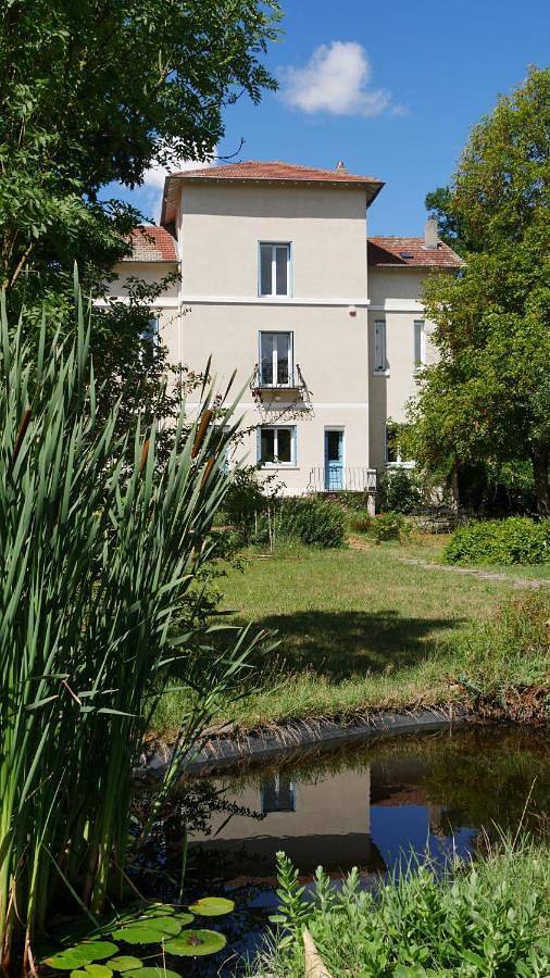 Chambre d’hôte pour 2 personnes, avec Terrasse ainsi que Jardin et Piscine à Saint-Barthélemy-Lestra