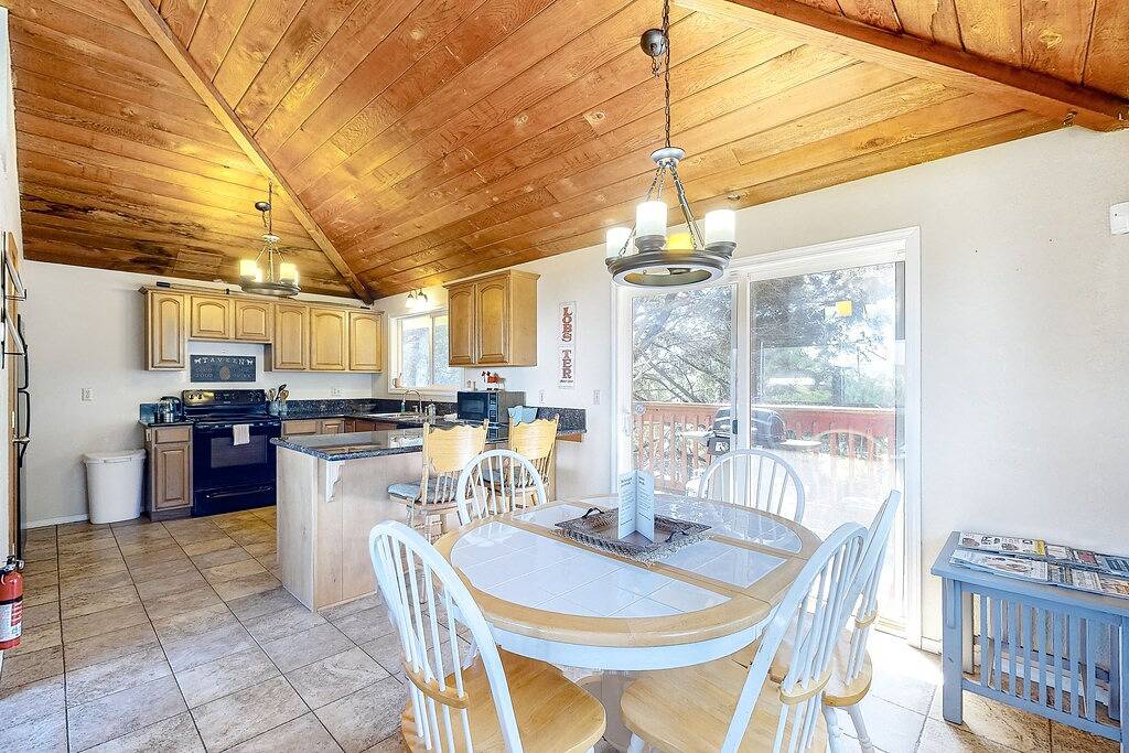 Elegantes Haus mit herrlichem Meerblick und Dämpfen privaten Whirlpool. Hunde okay! in Heceta Beach, Lane County