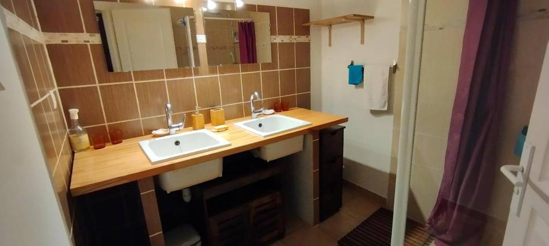 Location de vacances pour 8 personnes, avec Terrasse ainsi que Jardin et Vue à Collonges-la-Rouge - 3