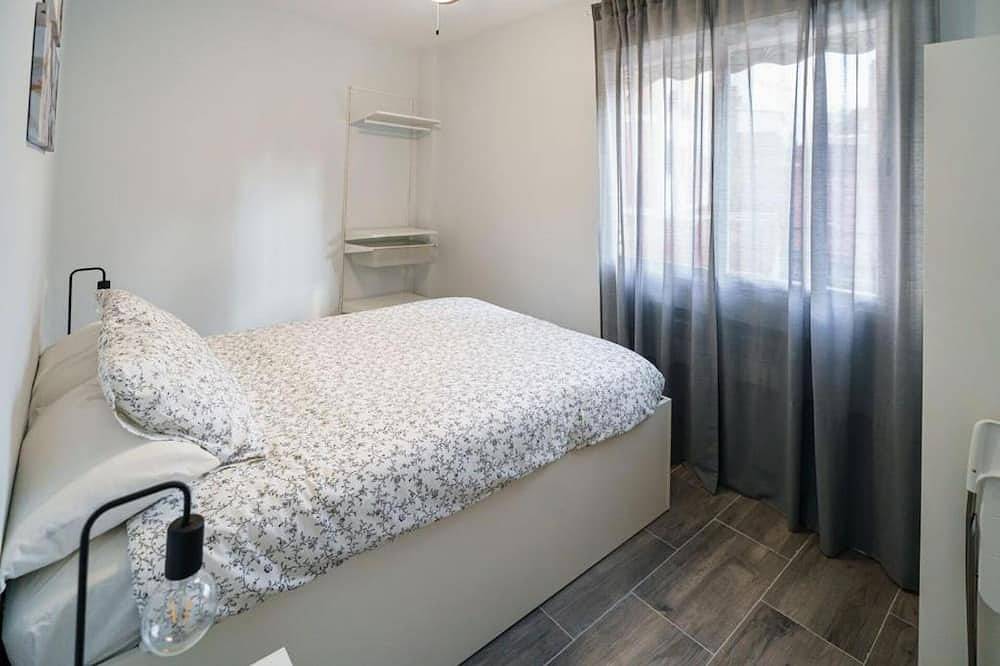 Entire apartment, Apartment Las Cigüeñas in Alcalá de Henares, Madrid Province