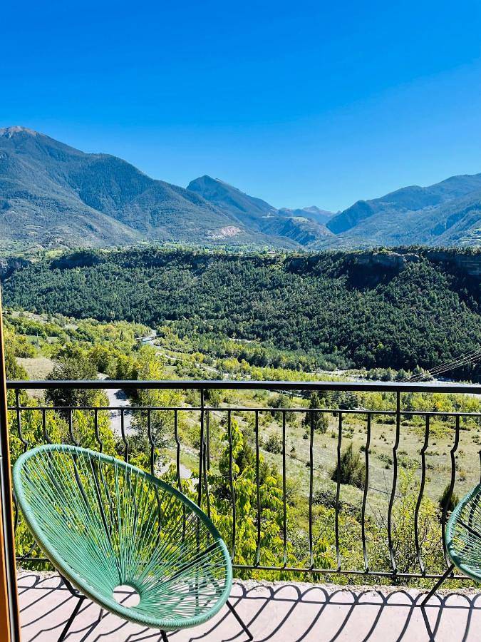 Gîte pour 6 personnes, avec vue et jardin à Eygliers - 4