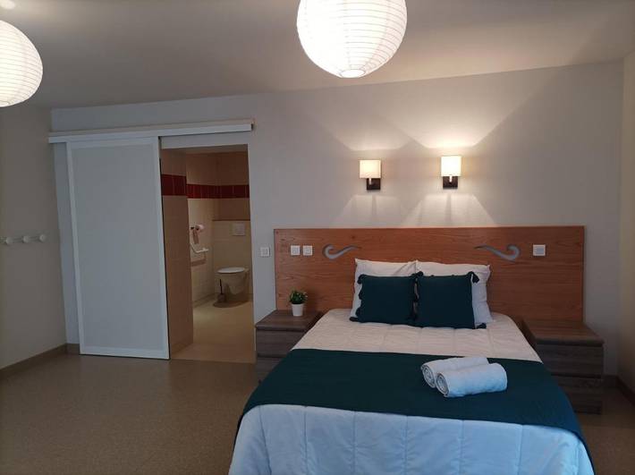 Location de vacances pour 2 personnes, avec terrasse ainsi que vue et jardin, animaux acceptés dans Puycapel - 3