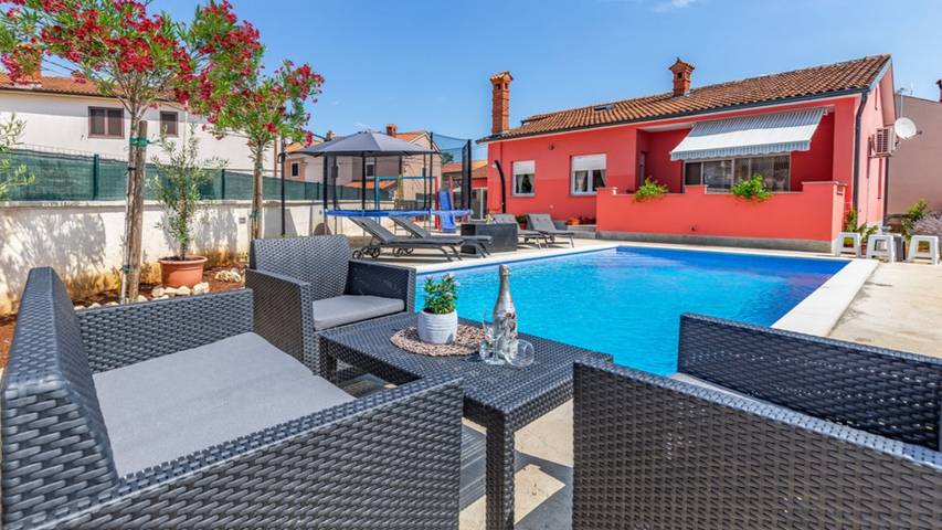 Villa per 8 persone, con terrazza e giardino a Marzana (Istria)