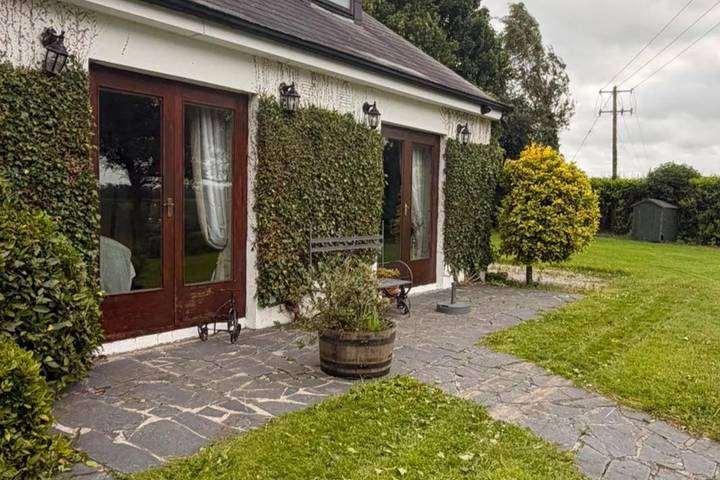 Holiday letting for 4 people, with terrace and garden in Trim