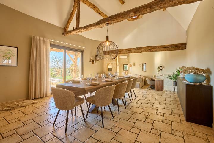 Location de vacances pour 9 personnes, avec terrasse ainsi que jardin et piscine à Saint-Rémy (Dordogne) - 3