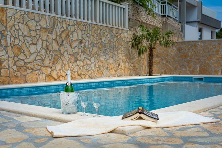 Ferienwohnung für 3 Personen, mit Balkon/Terrasse und Pool - 1