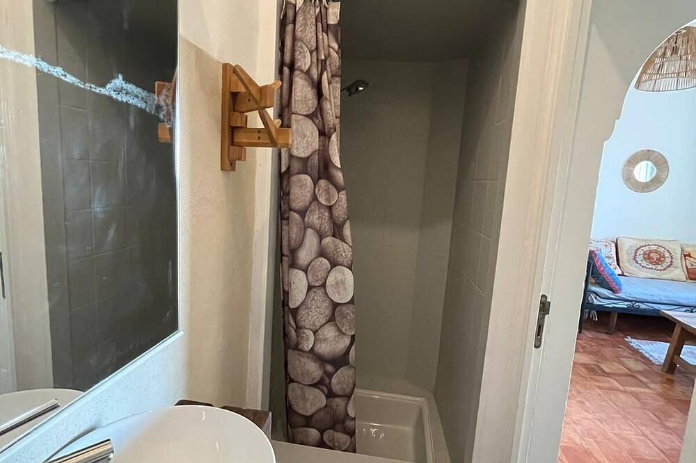 Air-conditioned house in a fully renovated farmhouse 5' from the Ardèche. in Saint-Julien-de-Peyrolas, Nimes region