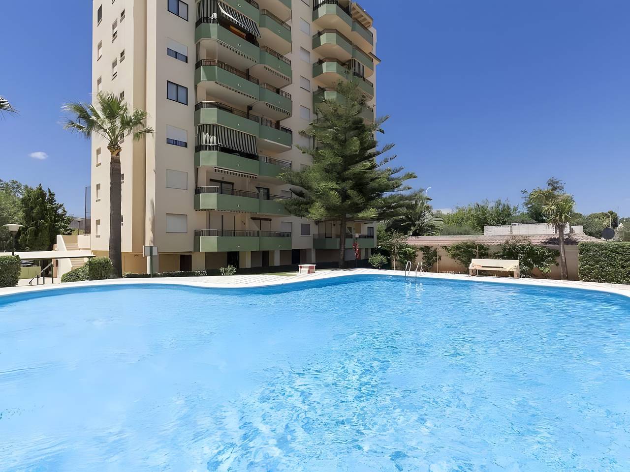 Apartamento entero, Apartamento 'Gardenias Playa' con Wi-Fi y aire acondicionado in Playa de Gandía, Costa de Valencia