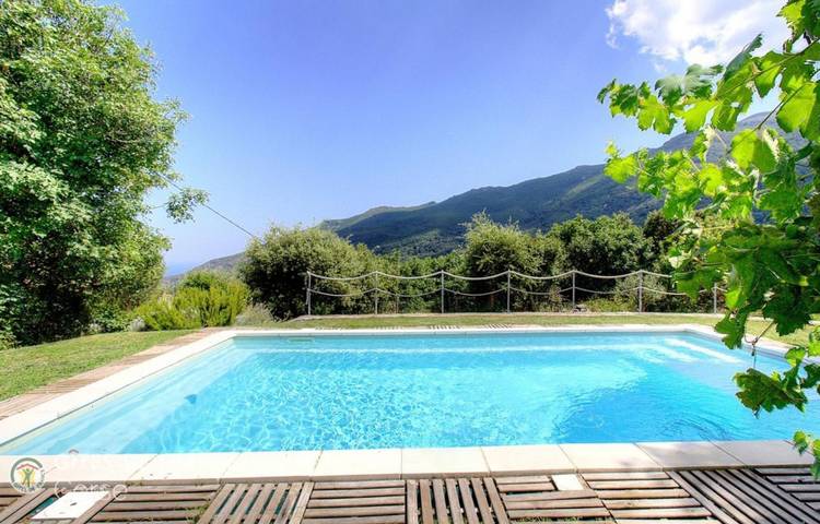 Gîte pour 6 personnes, avec Terrasse et Jardin ainsi que Piscine et Vue à Sisco
