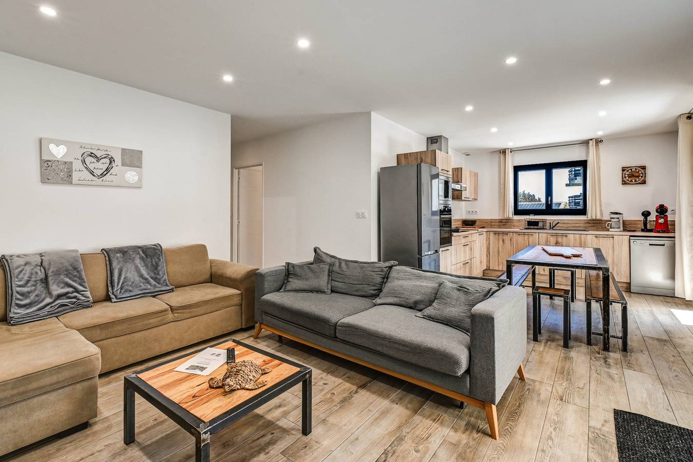 Appartement entier, Appartement 'Aux Pieds Des Pistes - Appt B' avec vue sur la montagne, Wi-Fi et climatisation in Pyrénées
