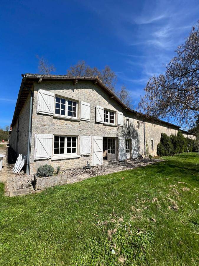 Gîte pour 3 personnes, avec vue à Condac