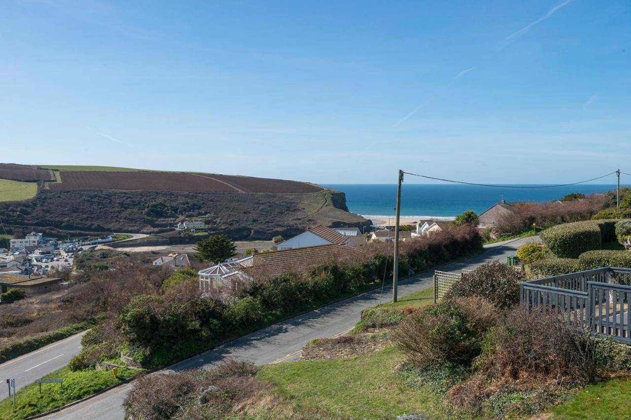 Entire apartment, Two-Bedroom Apartment with sea view- No Dogs in Mawgan Porth, Cornwall