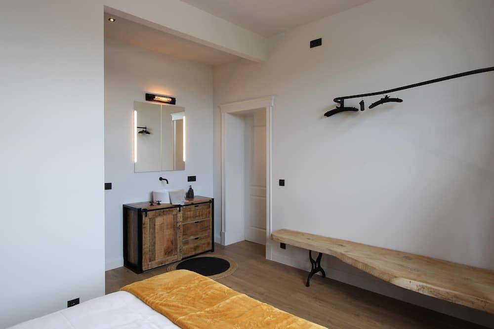 Luxury historic building of former station master in Sijsele, Damme (Belgien)