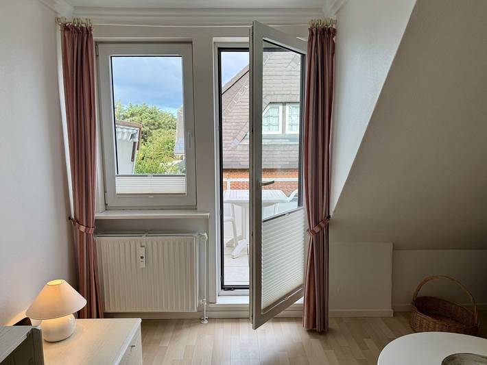 Ganze Wohnung, 2-Zimmer Whg. für 4 Personen mit Balkon, Stellplatz, WLAN. Haustier erlaubt. in Westerland, Sylt (Gemeinde)