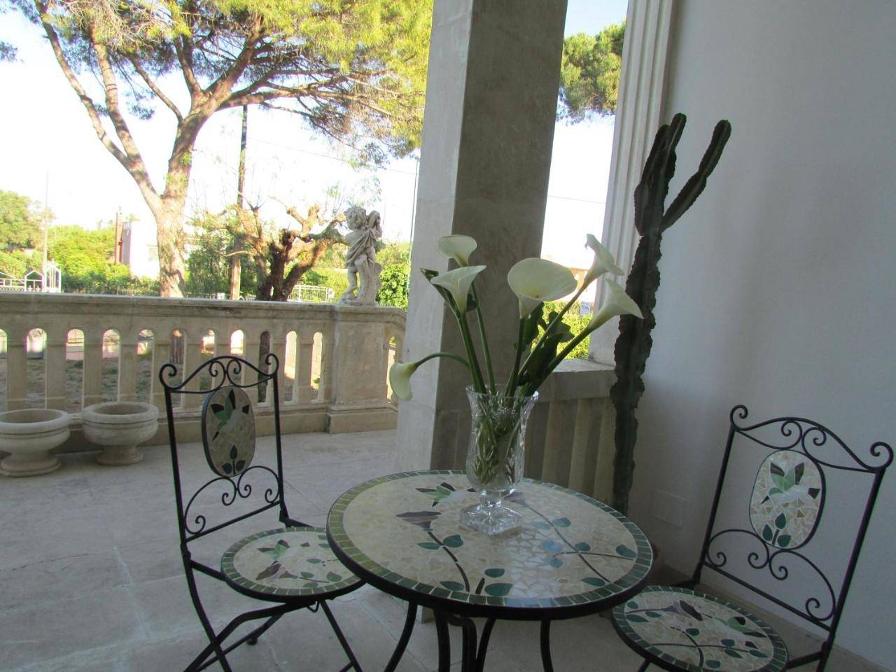 Deluxe Double Room with Bath in Galatone, Golfo di Taranto