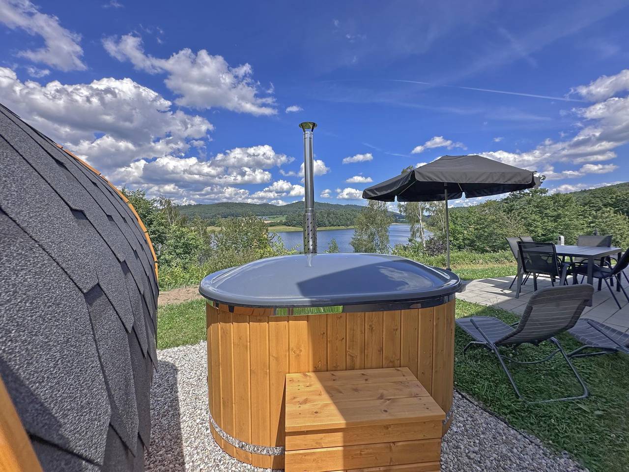 Feriendorf Seeblick - Chalet mit Sauna & Hottub in Neunburg vorm Wald, Naturpark Oberpfälzer Wald