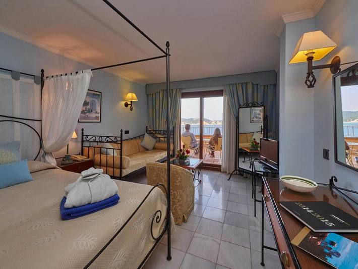 Hotel, mit Balkon und Whirlpool sowie Terrasse und Garten in Cala Fornells - 2