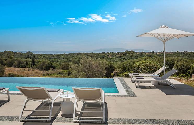 Stylish Villa with Ainos and Sea Views set in Mature Gardens near Trapezaki in Καραβάδο, Κεφαλονιά