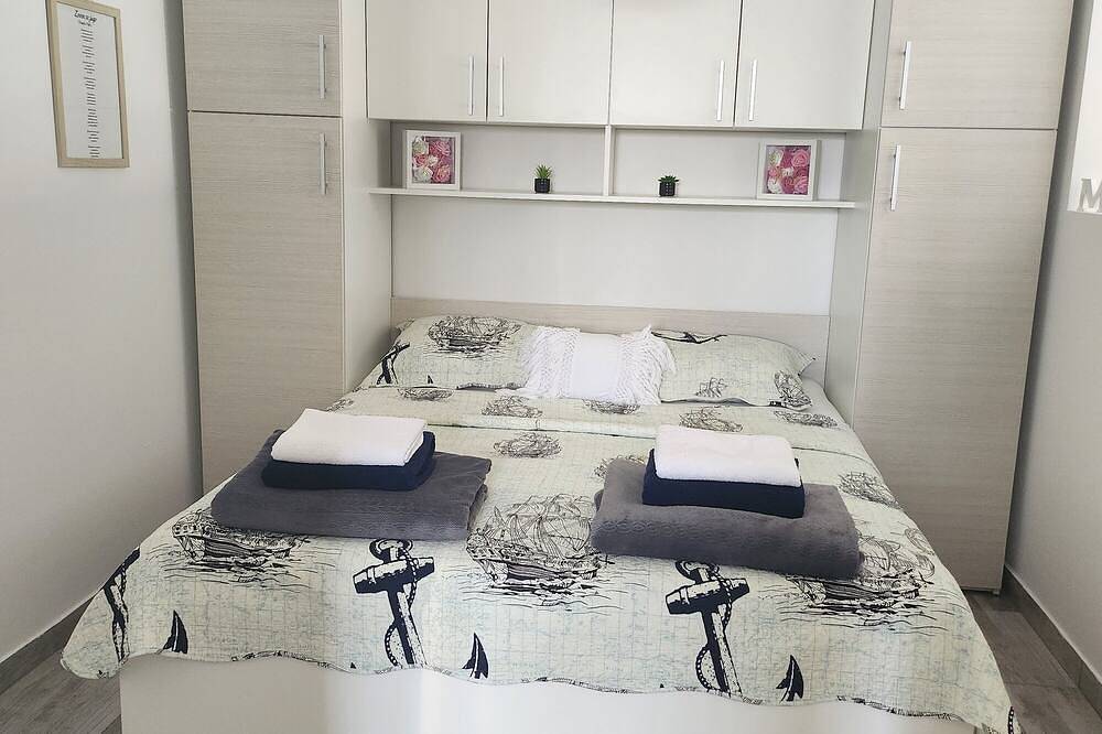 Casa dei pescatori accanto al mare Baia Prnjica, Pago - Pag (K-12620) in Novaglia, Pag