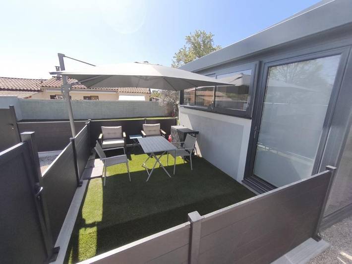 Maison de vacances pour 3 personnes, avec Terrasse ainsi que Jardin et Piscine