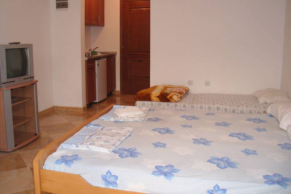 Economy triple studio no balcony in Ulcinj, Opština Ulcinj