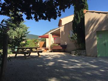 Gîte pour 9 personnes, avec terrasse et piscine à Cruas