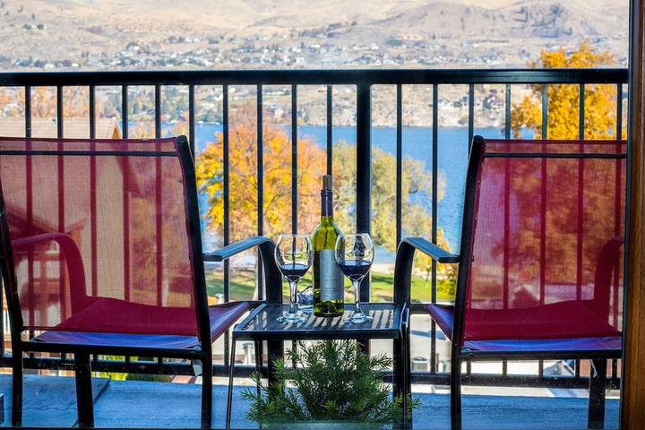 Vacation rental for 6 people, with balcony and hot tub as well as pool in Chelan