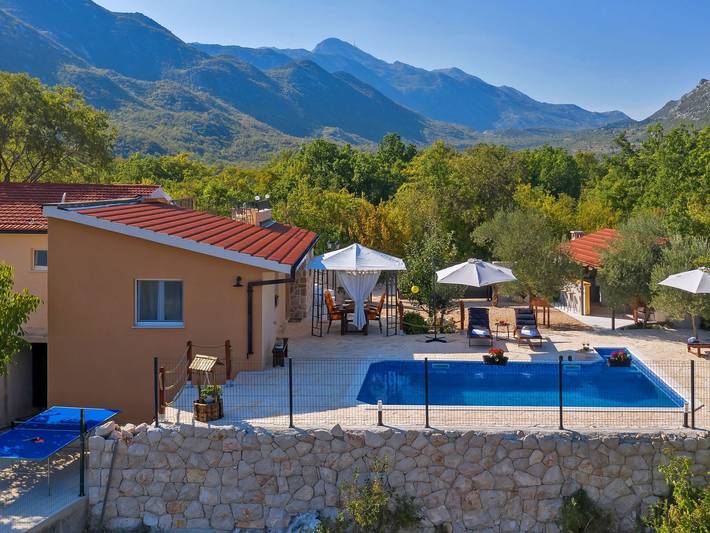 Finca für 4 Personen, mit Terrasse und Garten in Dalmatien
