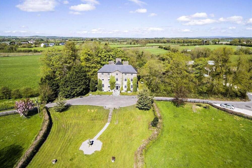 Stunning historic manor house with Wifi near charming Nenagh in Nenagh, County Tipperary
