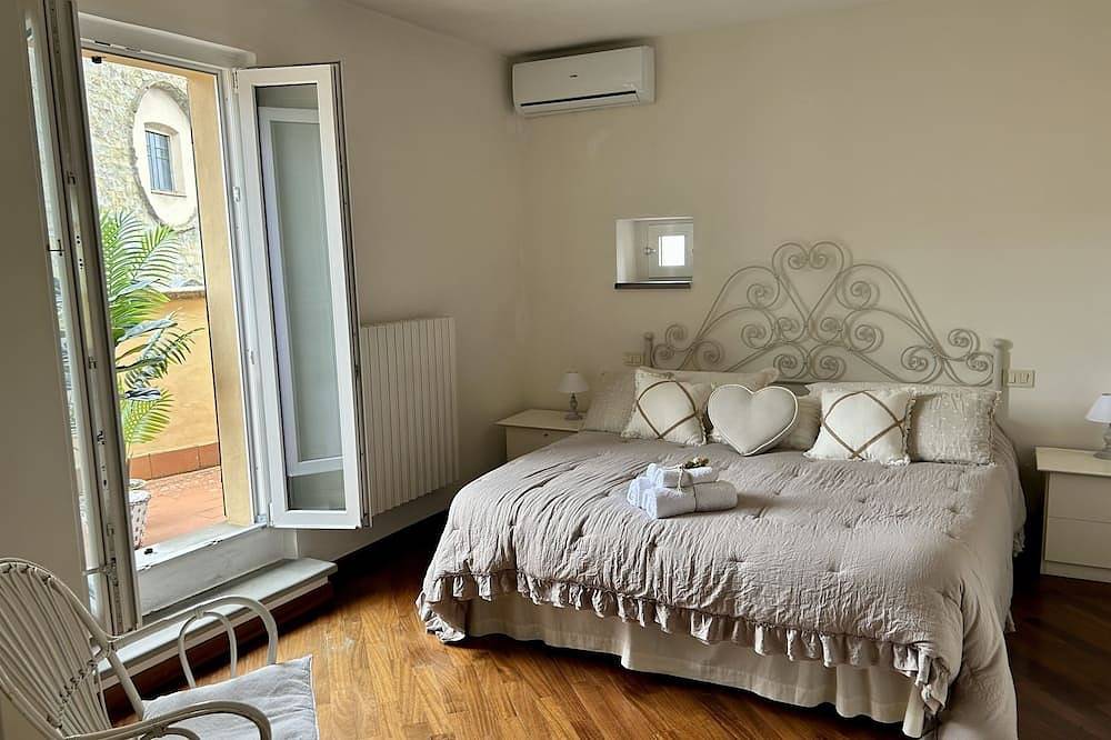Entire apartment, Cortonas Rooftop Nest in Cortona, Arezzo Province