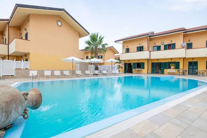 Chalet para 5 personas, con balcón además de jardín y piscina, Se admiten mascotas - 1