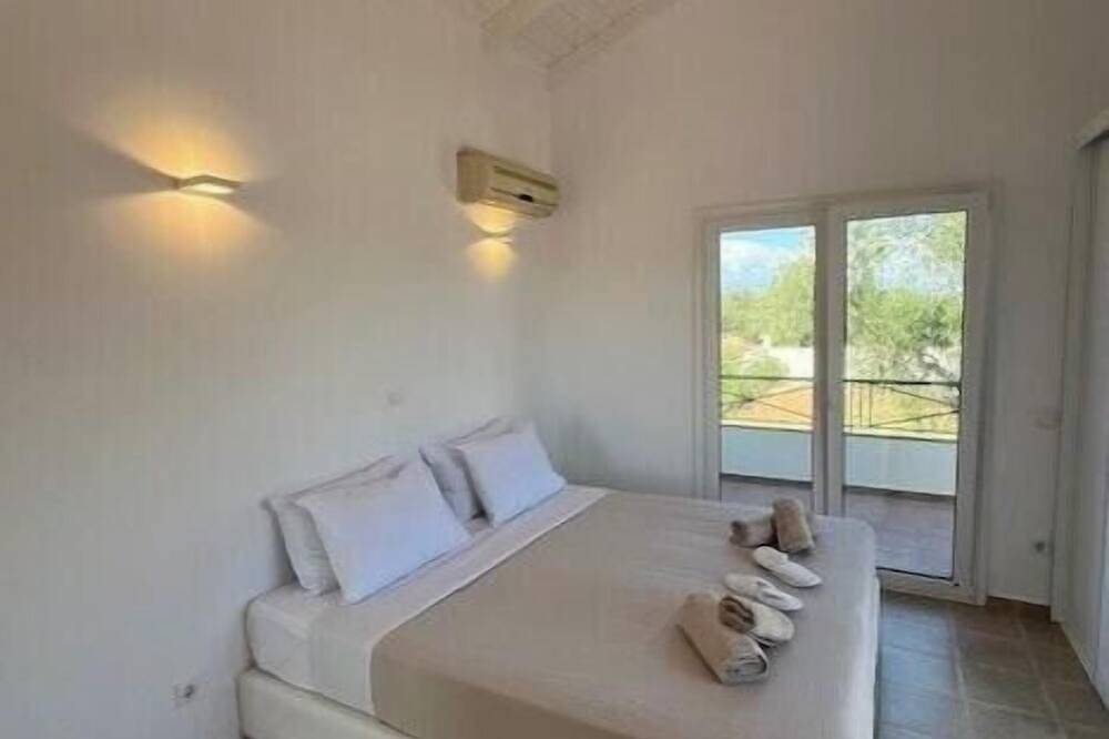 Villa Thelios, surrounded by nature and close to the Ionian Sea in Poulades, Korfu