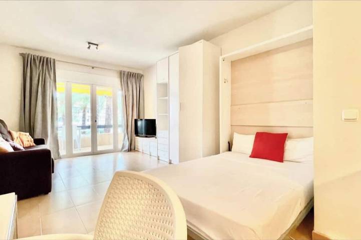 Hel lejlighed, Studio in front of the pool in Marbella West, Marbella
