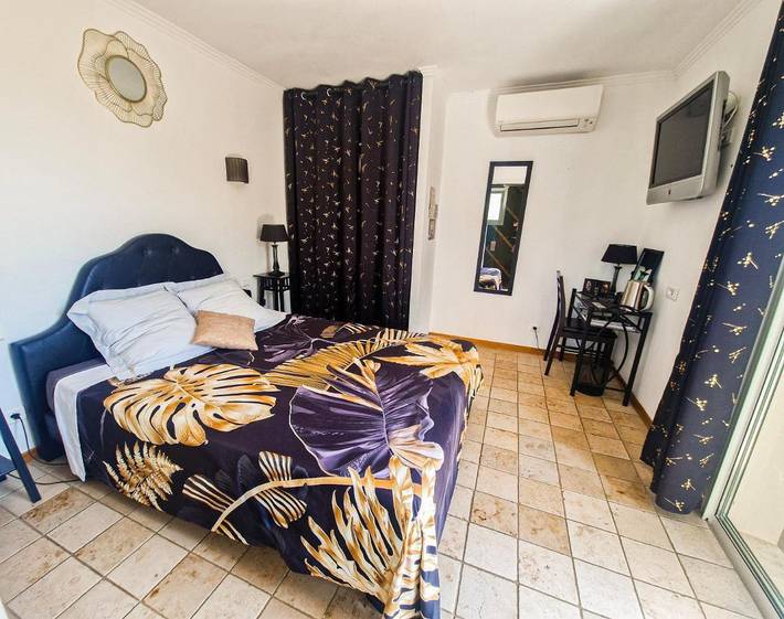 Chambre d’hôte pour 2 personnes, avec piscine ainsi que vue et jardin à Bormes-les-Mimosas - 3