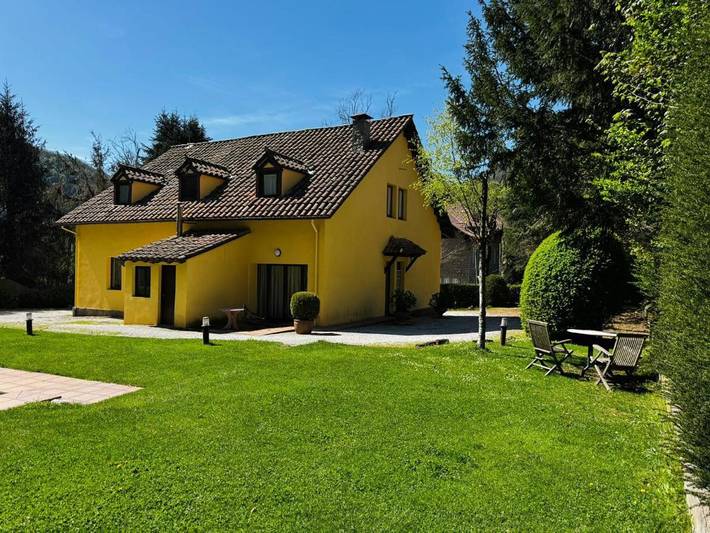 Location de vacances pour 23 personnes, avec jardin ainsi que vue et piscine, animaux acceptés à Camprodon - 3