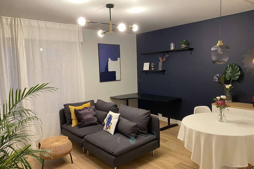 Ganze Wohnung, 3 minutes from metro, sleeps 2, and parking at Porte de Versailles 3 stars in Vanves, Hauts-de-Seine