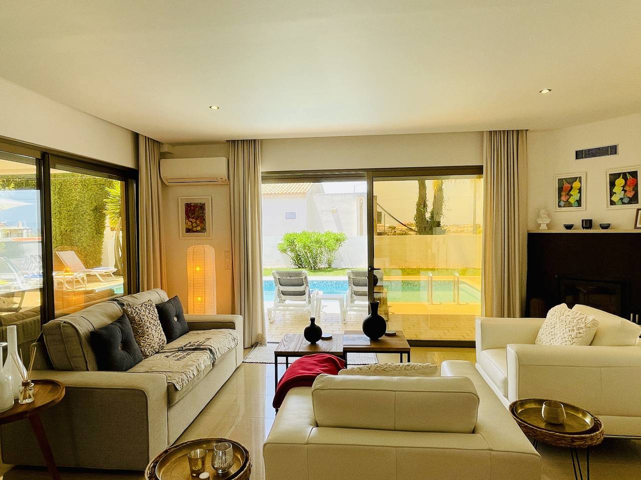 Spacious Villa in Evaristo - Albufeira: Private Pool, Garden View, Modern Amenities, Sleeps 10 in Albufeira, Faro District