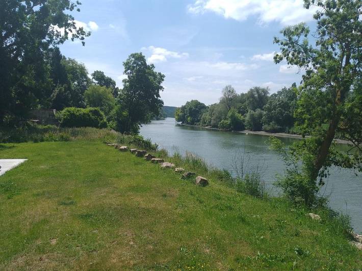 Location de vacances pour 9 personnes, avec vue ainsi que piscine et terrasse à Belbeuf