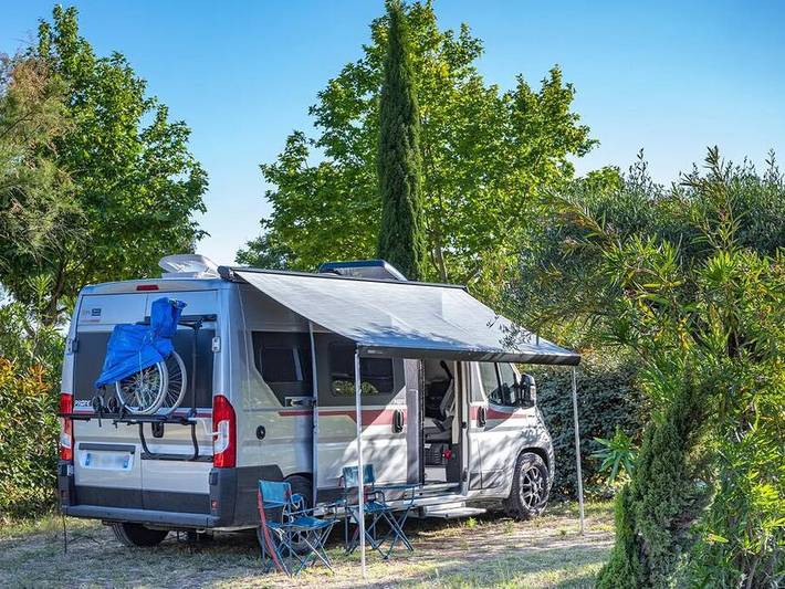 Flower Camping Le Mas de Mourgues - Mobilheim 6 personen - Mobilheim Lavande Confort 29m² (2 Zimmer) - überdachte Terrasse 16m² - Tv + Klimaanlage 4/6 Pers. in Vauvert, Mittelmeerküste (Frankreich)