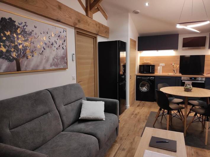 Location de vacances pour 4 personnes, avec jardin ainsi que vue et piscine à Saint-Juire-Champgillon - 3