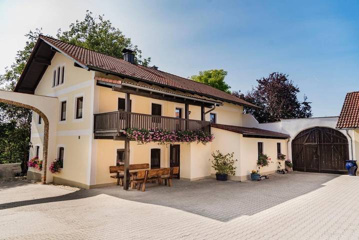 Ferienhaus für 8 Personen, mit Balkon und Terrasse sowie Garten und Ausblick