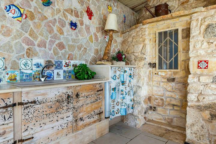 Trullo con vista mare con piscina naturale in Molfetta, Provincia di Bari