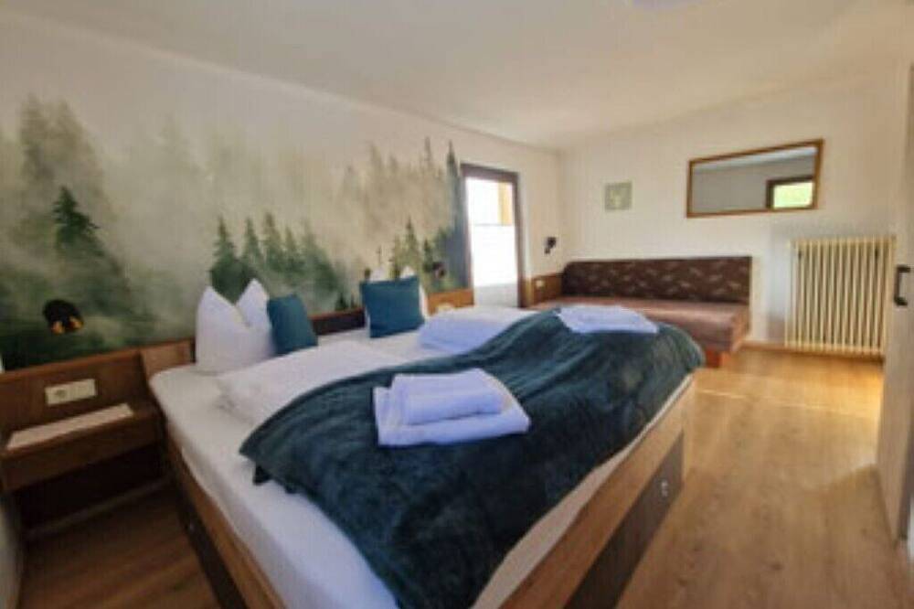 Ruhiges Ferienhaus mit Bergpanoramablick und Terrasse – ideal für Gruppen. in Stubaier Alpen, Mieders
