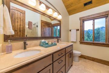 Log Cabin for 20 Guests in Idaho, USA, Picture 2