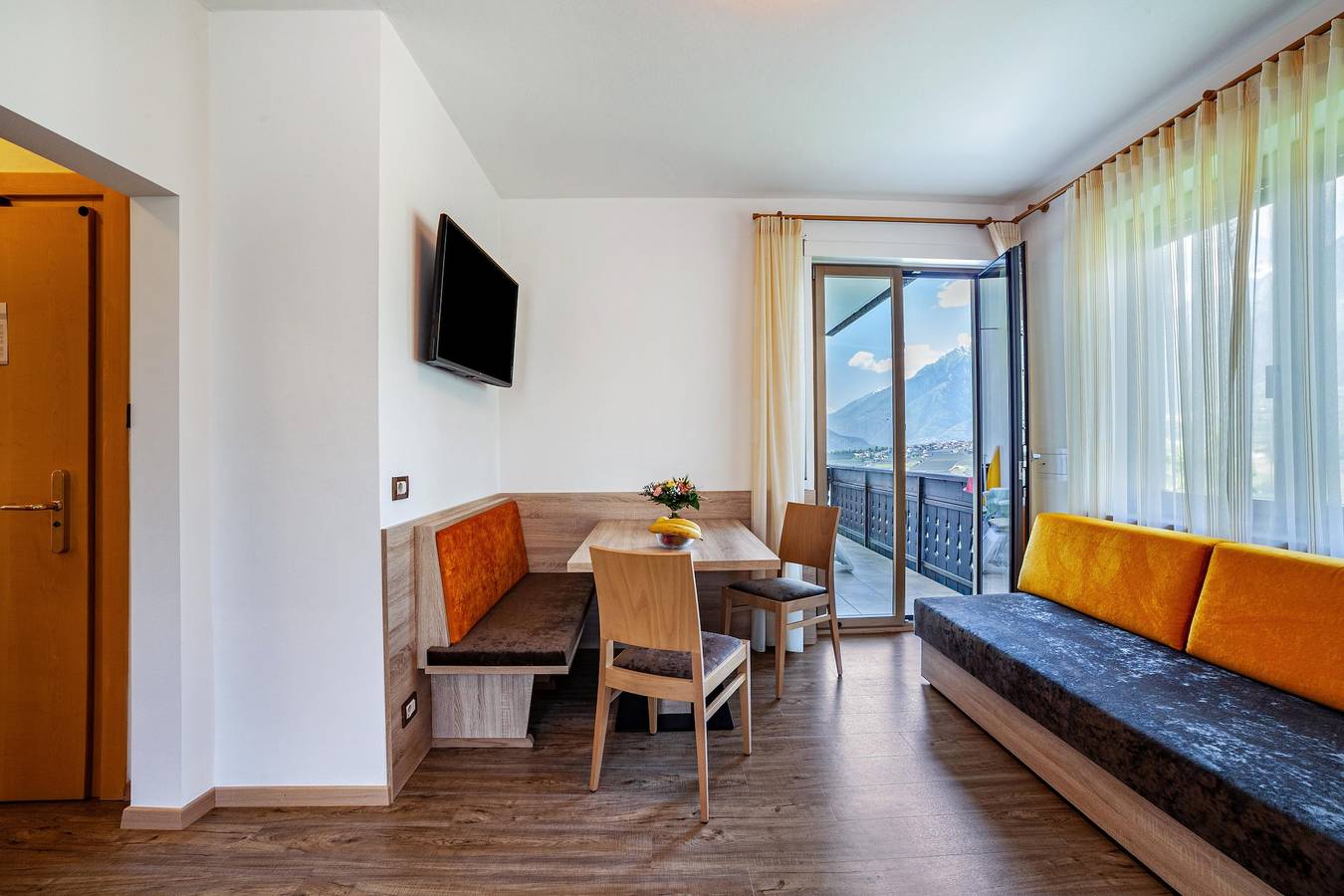 Ganze Wohnung, Ferienwohnung "Gartenheim Josef" mit Bergblick, Gemeinschaftspool & Wlan in Schenna, Sarntaler Alpen