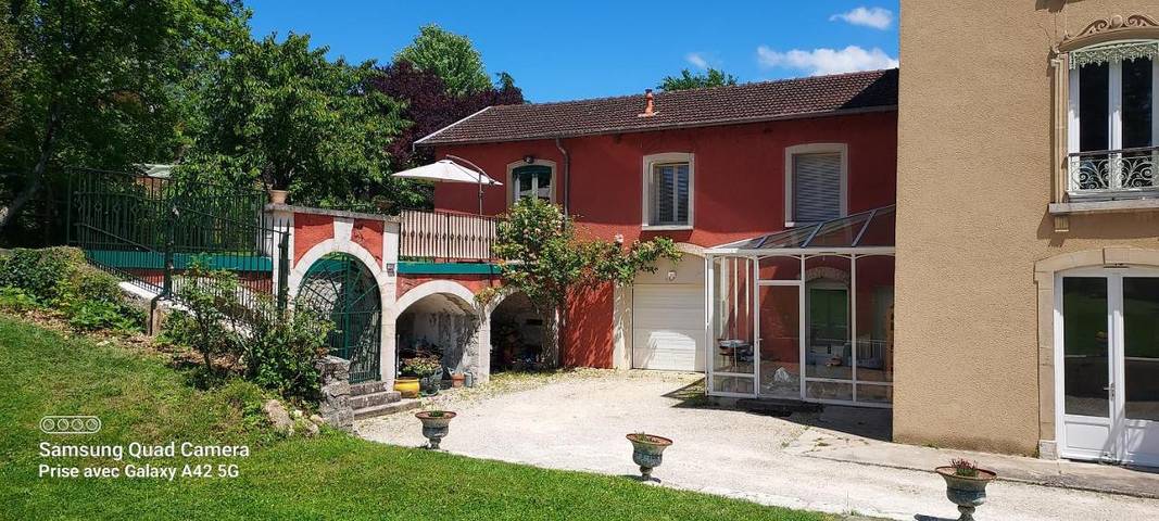 Location de vacances pour 2 personnes, avec jardin à La Tour-du-Pin