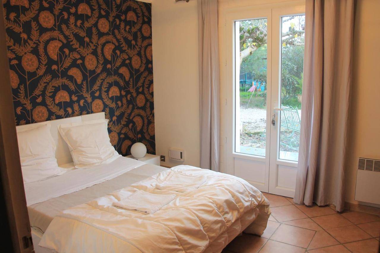 Double Room with Private Bathroom in Villeneuve-lès-Avignon, Région de Nîmes