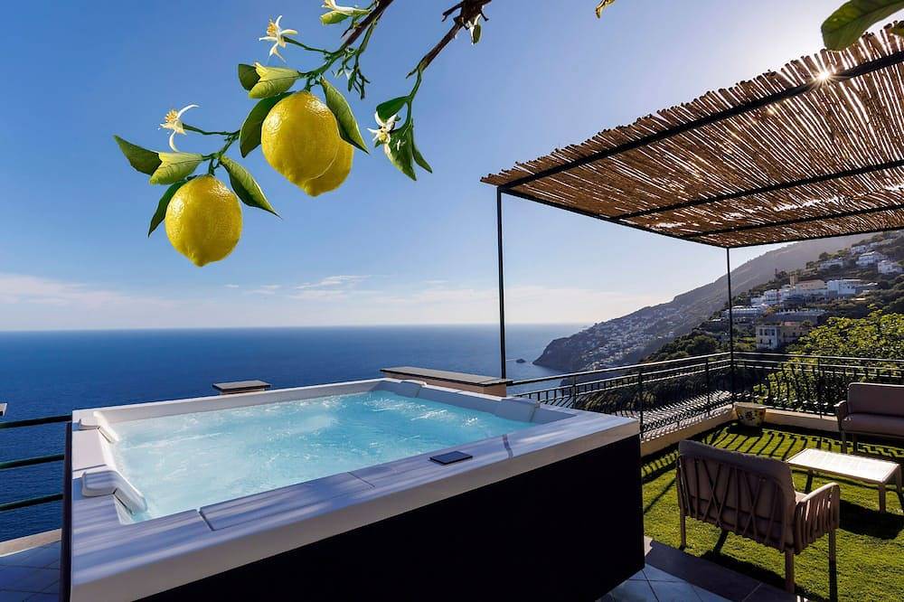 Villa Le Porpore tra Positano ed Amalfi, con un'incantevole vista mare. in Furore, Costiera amalfitana